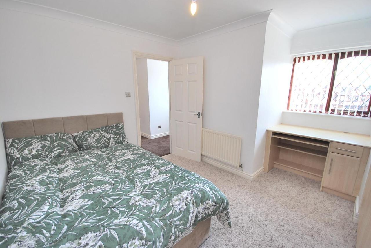 Entire And Exclusive Four Bed Detached Villa Lostock Dış mekan fotoğraf
