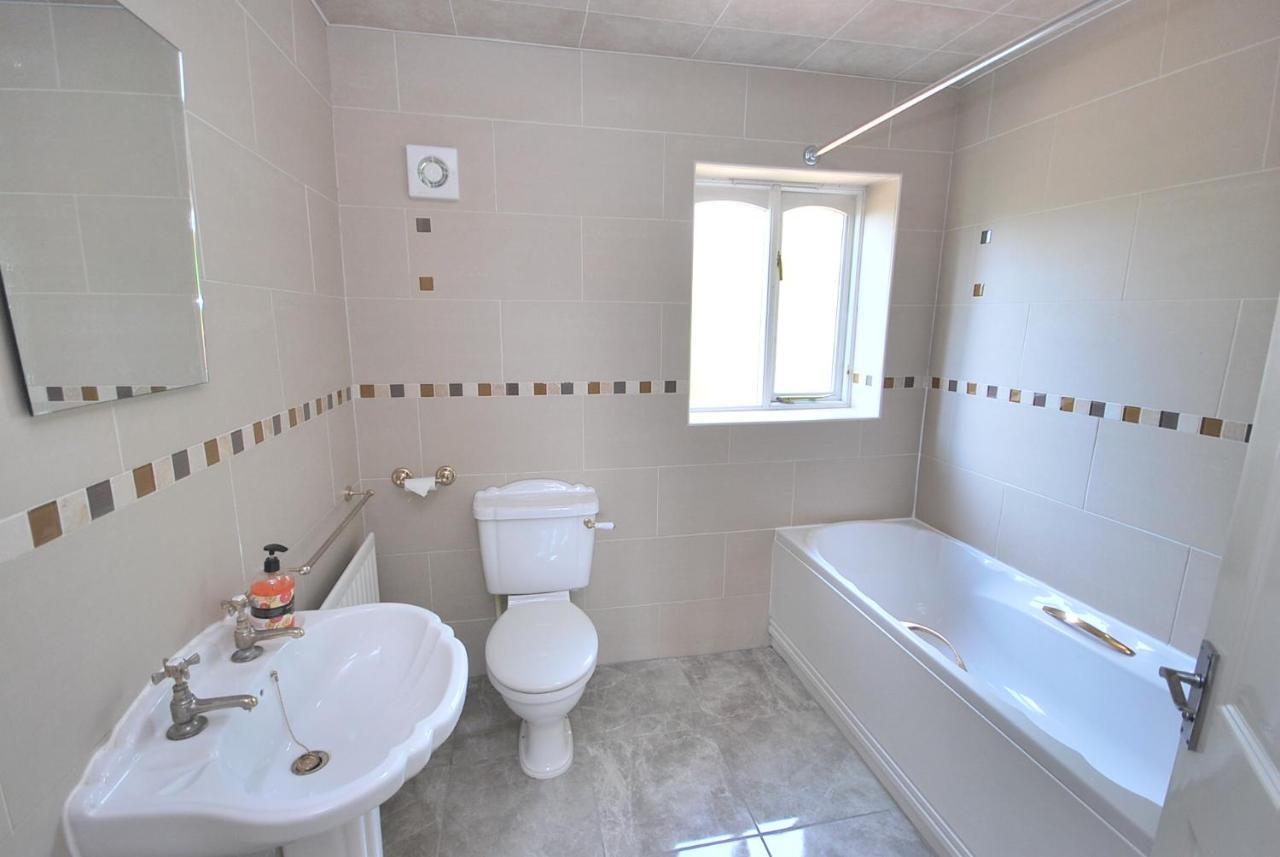 Entire And Exclusive Four Bed Detached Villa Lostock Dış mekan fotoğraf