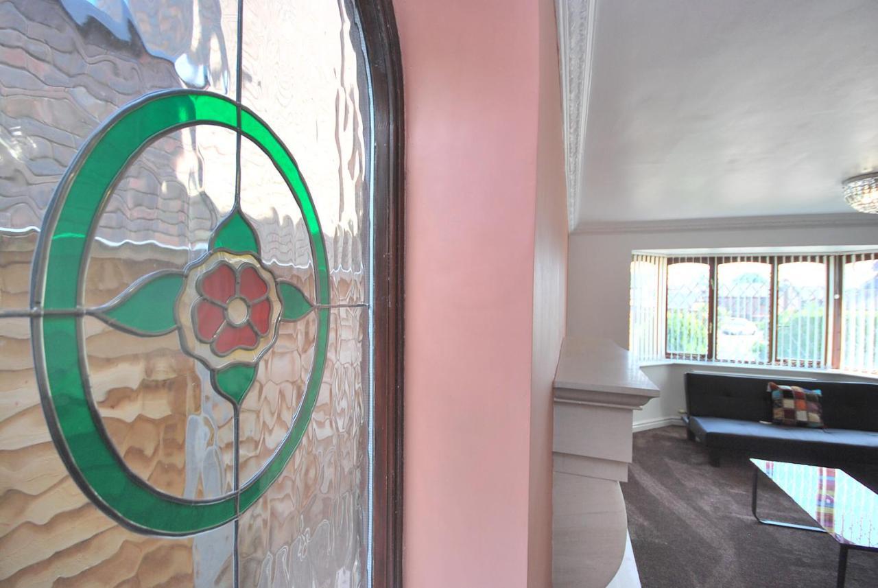Entire And Exclusive Four Bed Detached Villa Lostock Dış mekan fotoğraf
