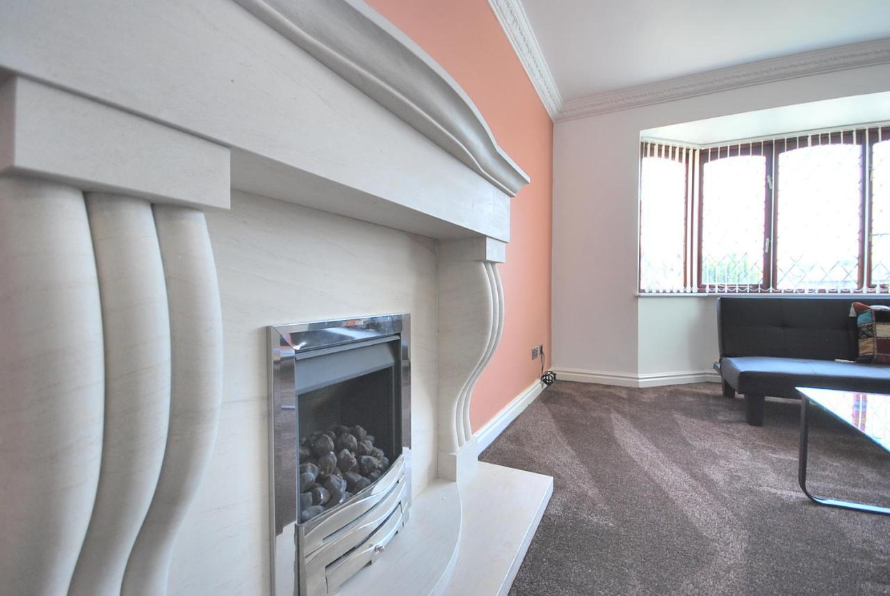 Entire And Exclusive Four Bed Detached Villa Lostock Dış mekan fotoğraf