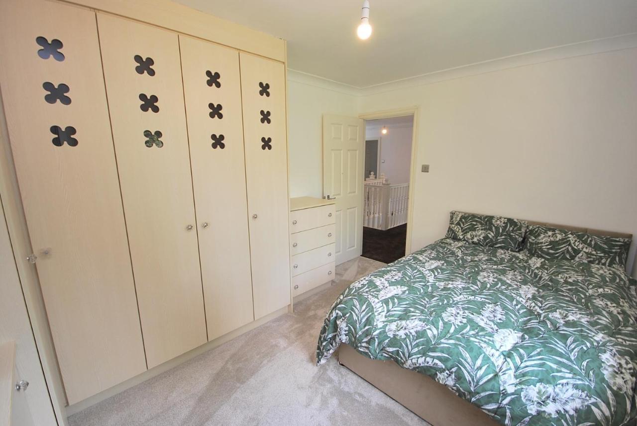 Entire And Exclusive Four Bed Detached Villa Lostock Dış mekan fotoğraf