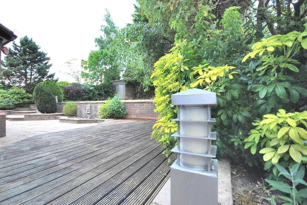 Entire And Exclusive Four Bed Detached Villa Lostock Dış mekan fotoğraf