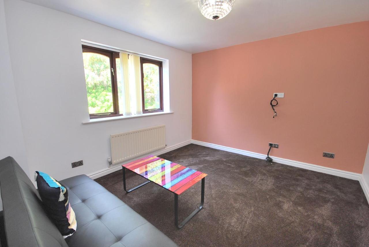 Entire And Exclusive Four Bed Detached Villa Lostock Dış mekan fotoğraf