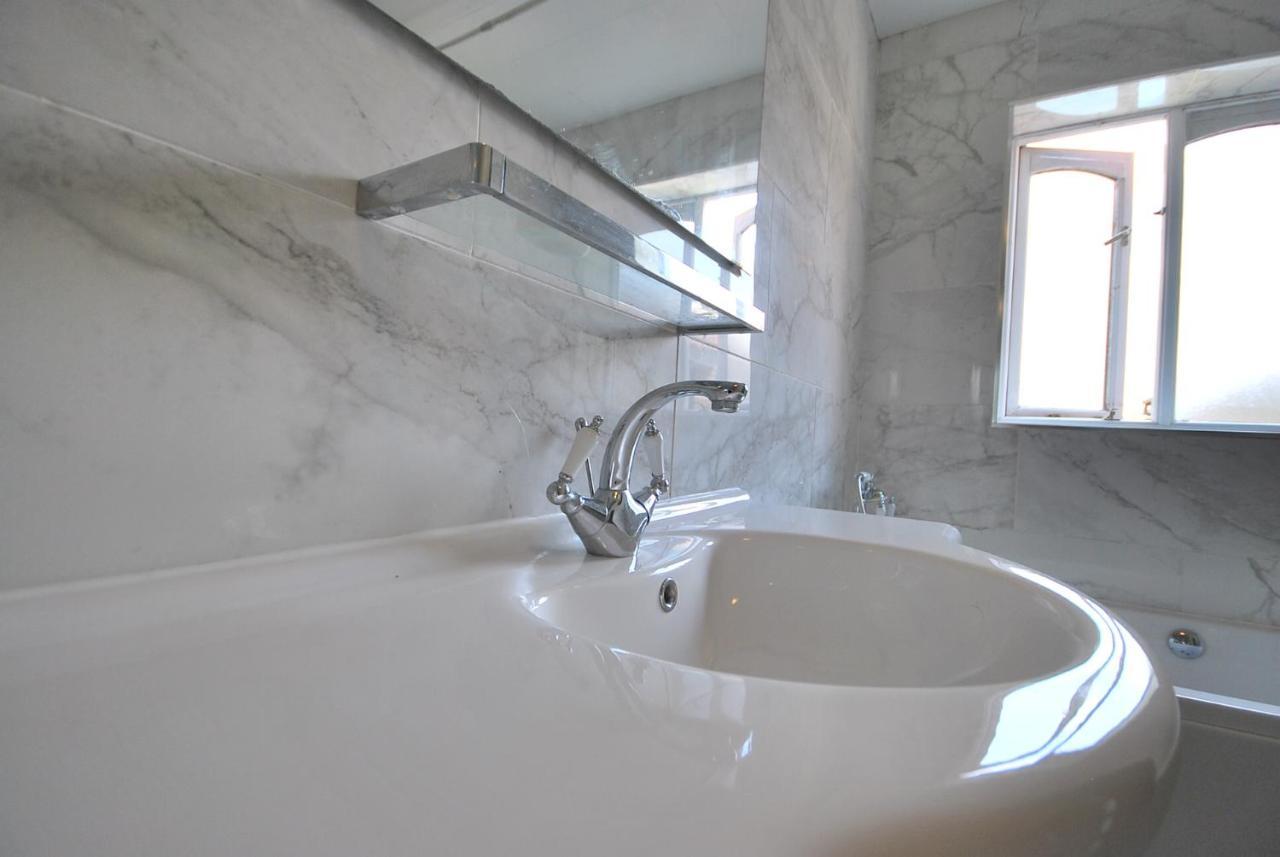 Entire And Exclusive Four Bed Detached Villa Lostock Dış mekan fotoğraf