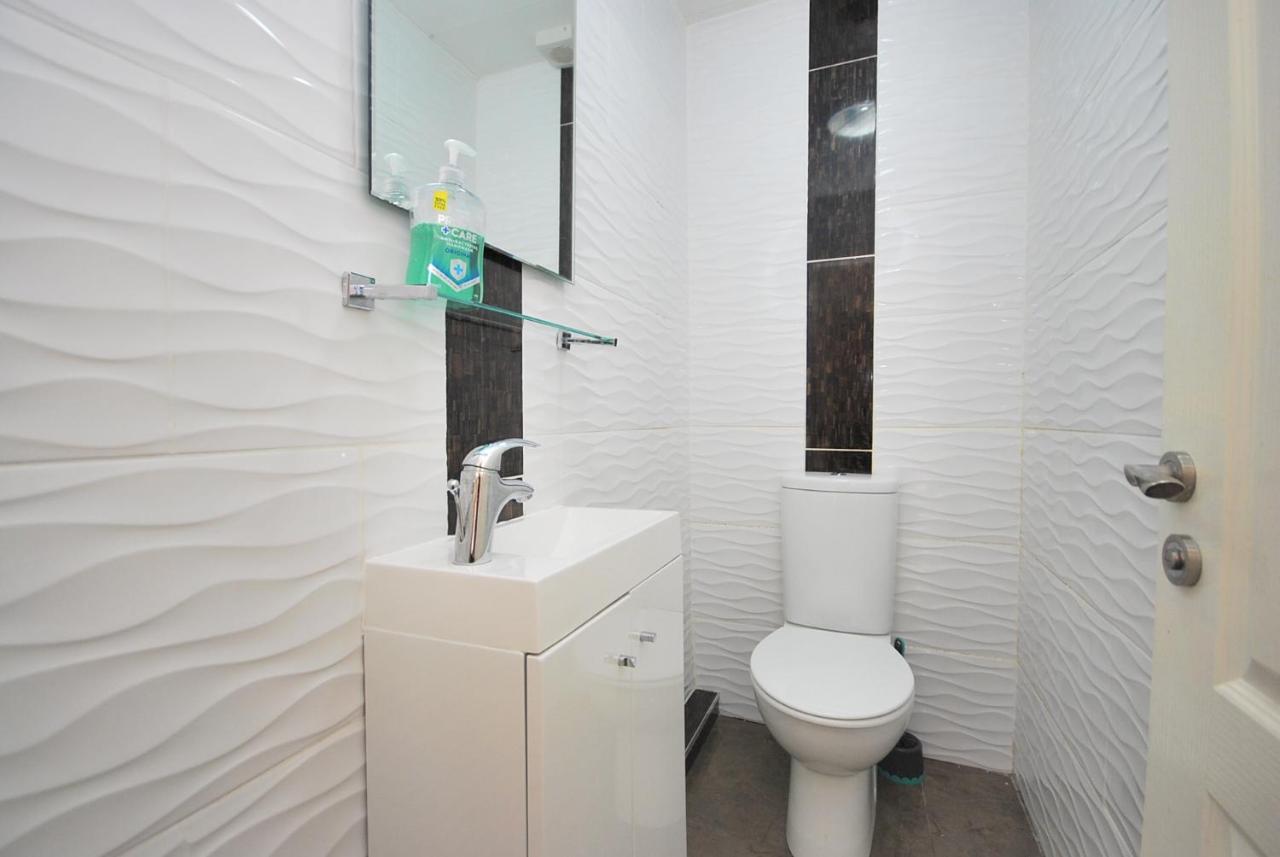 Entire And Exclusive Four Bed Detached Villa Lostock Dış mekan fotoğraf