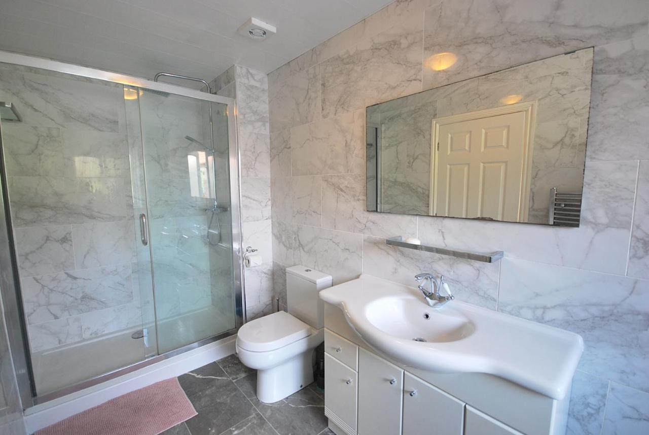 Entire And Exclusive Four Bed Detached Villa Lostock Dış mekan fotoğraf