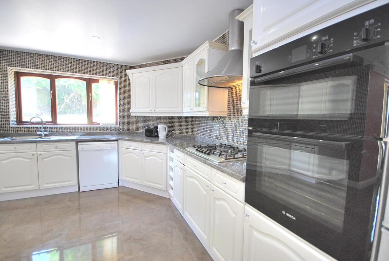 Entire And Exclusive Four Bed Detached Villa Lostock Dış mekan fotoğraf